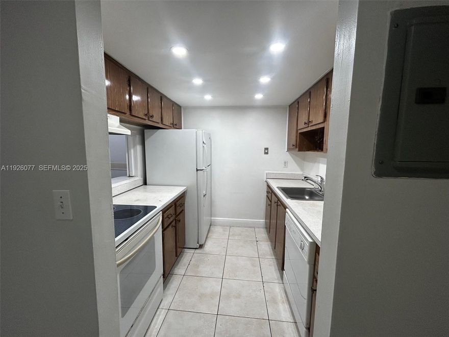 Beautiful first-floor apartment located in the heart of Kendall. This centrally located unit offers convenient access to shopping, dining, and major roads. The community features excellent amenities, including a swimming pool and tennis courts, providing comfort, recreation, and a great lifestyle.