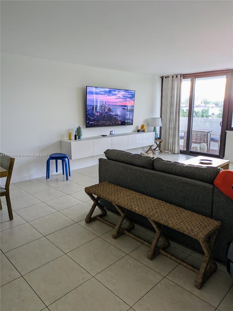 10101 E Bay Harbor Dr 402