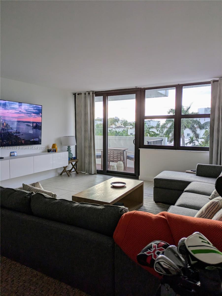 10101 E Bay Harbor Dr 402