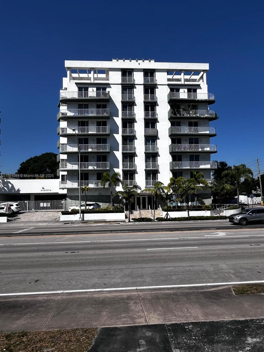 2550 Sw 27th Ave 304, Miami, Broward County, Florida - 2 Bedrooms  
2 Bathrooms - 