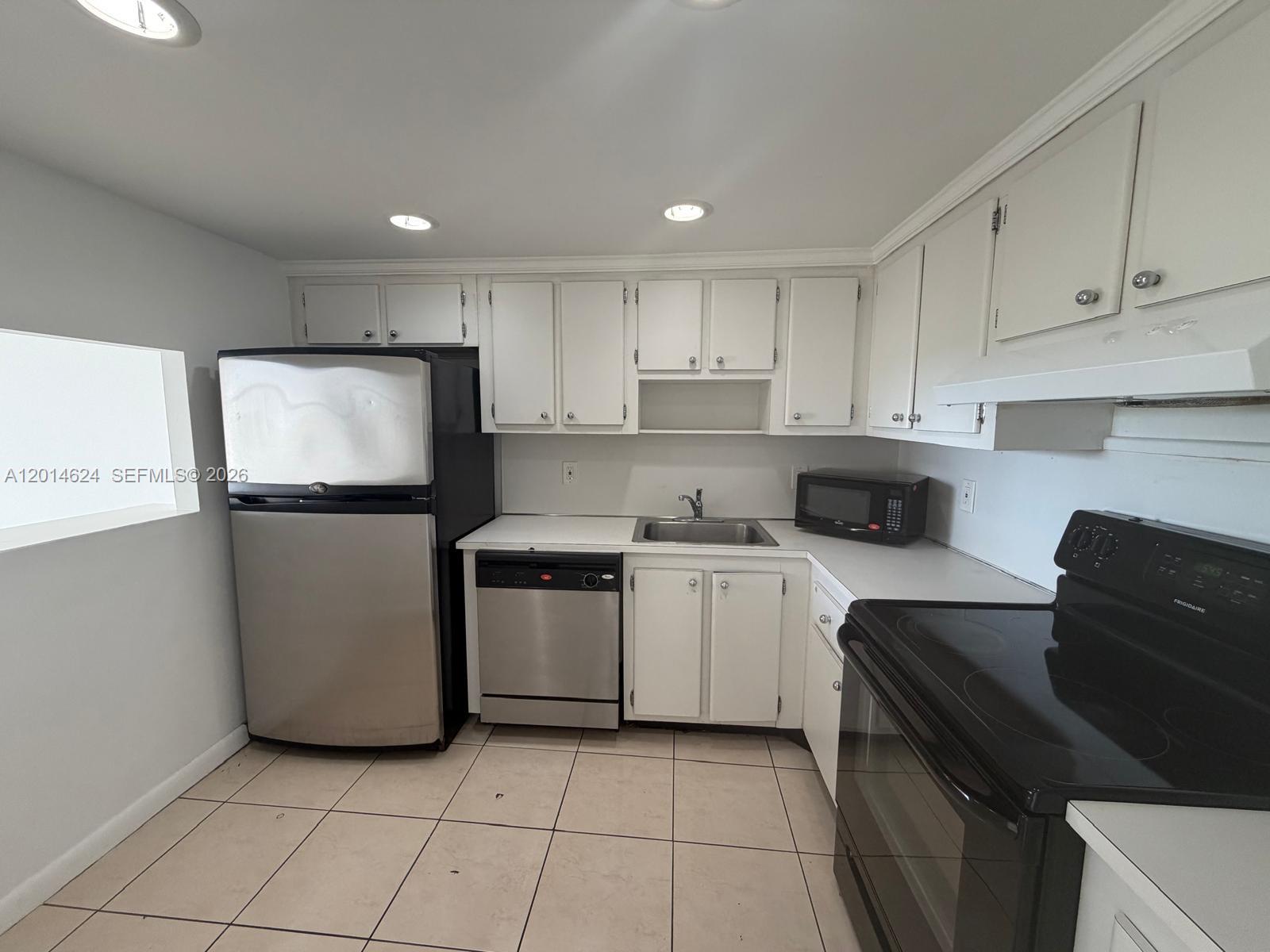 WILSHIRE CONDO - Residential Lease