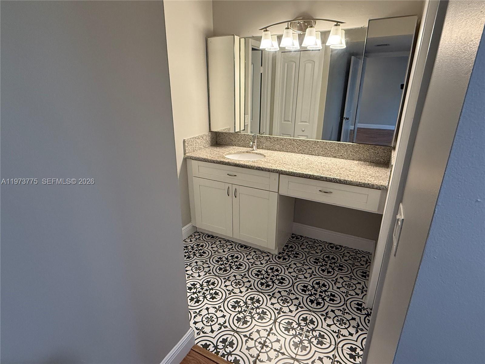 RACQUET CLUB APTS AT BONA - Residential