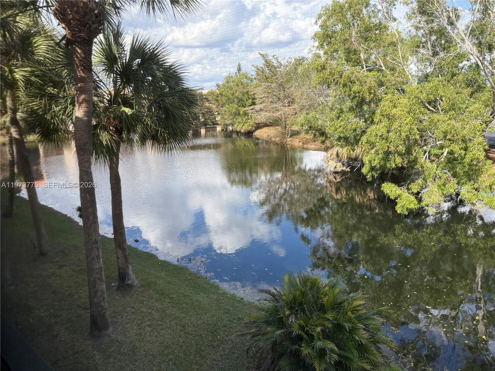 RACQUET CLUB APTS AT BONA - Residential