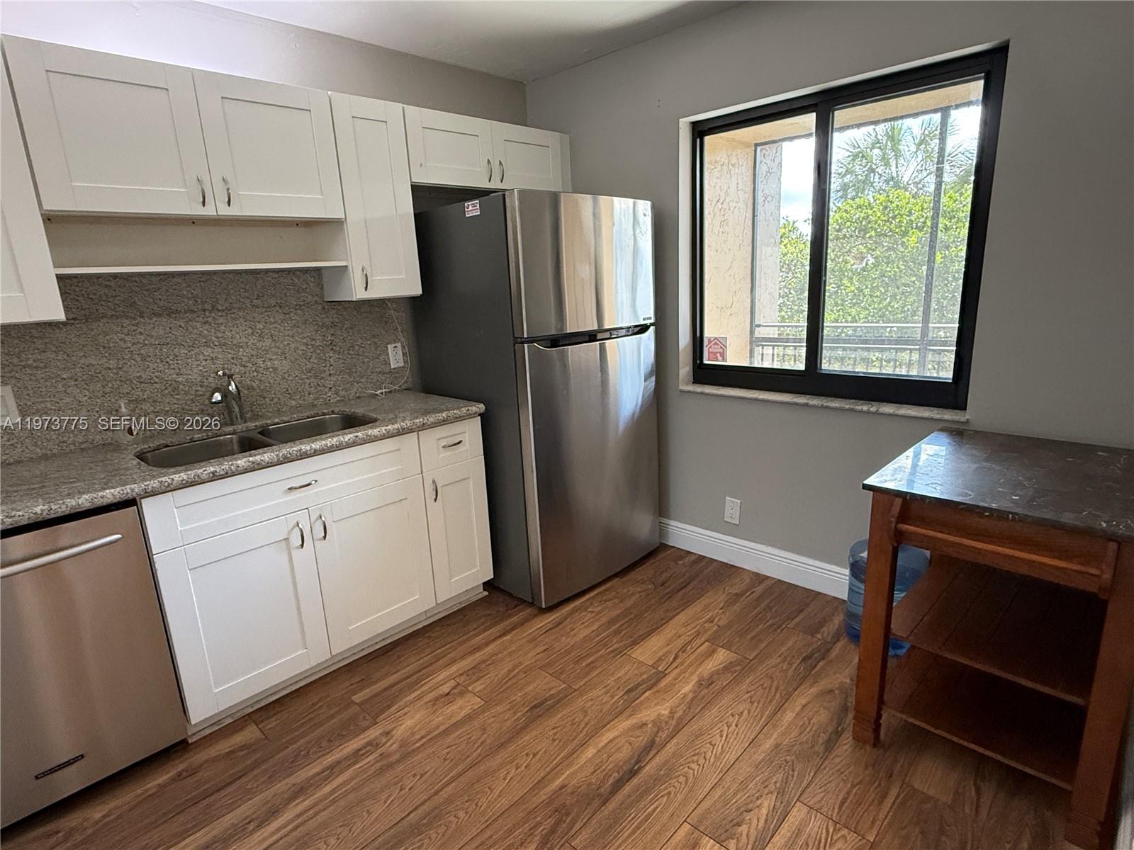 RACQUET CLUB APTS AT BONA - Residential