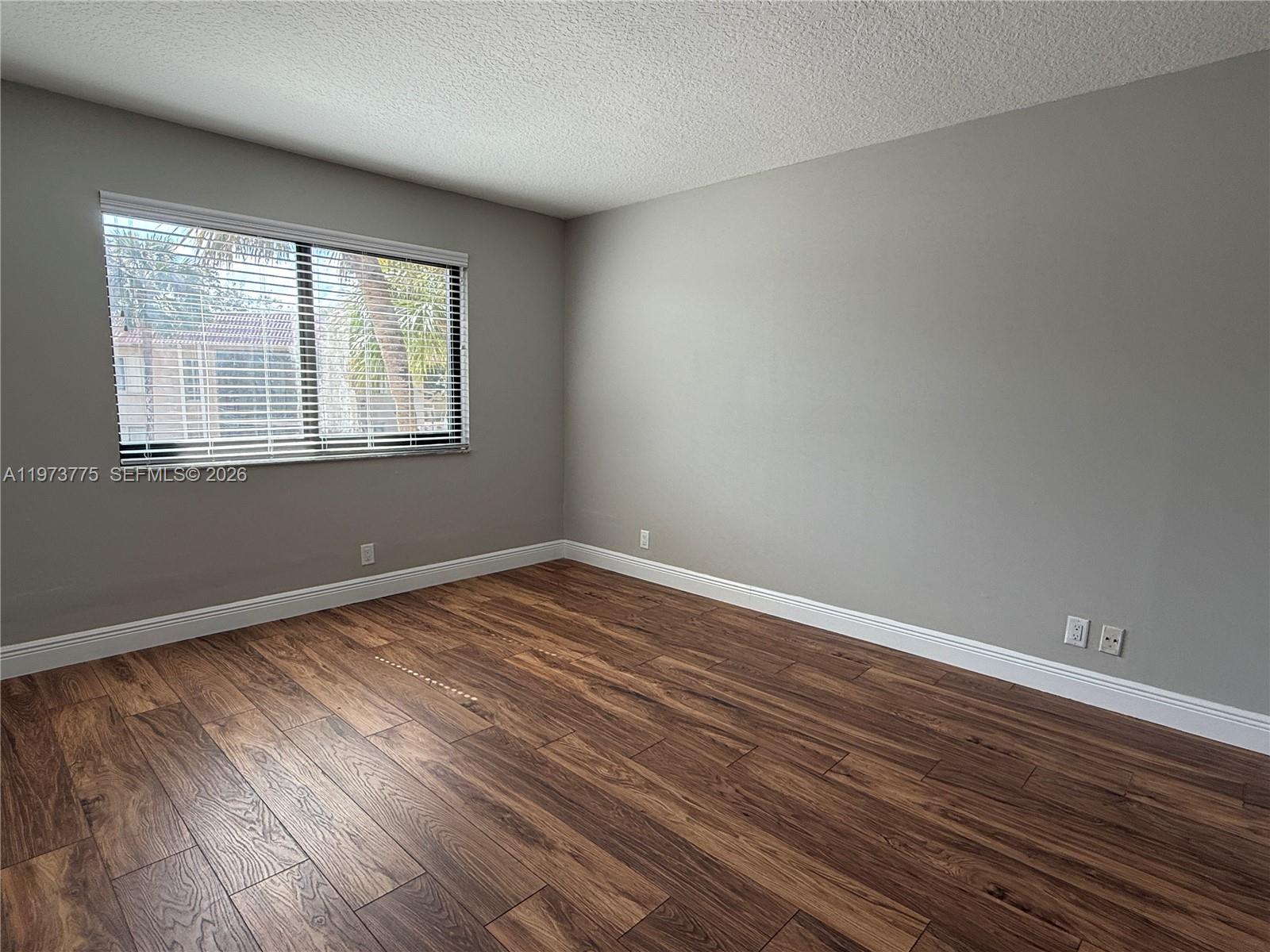 RACQUET CLUB APTS AT BONA - Residential