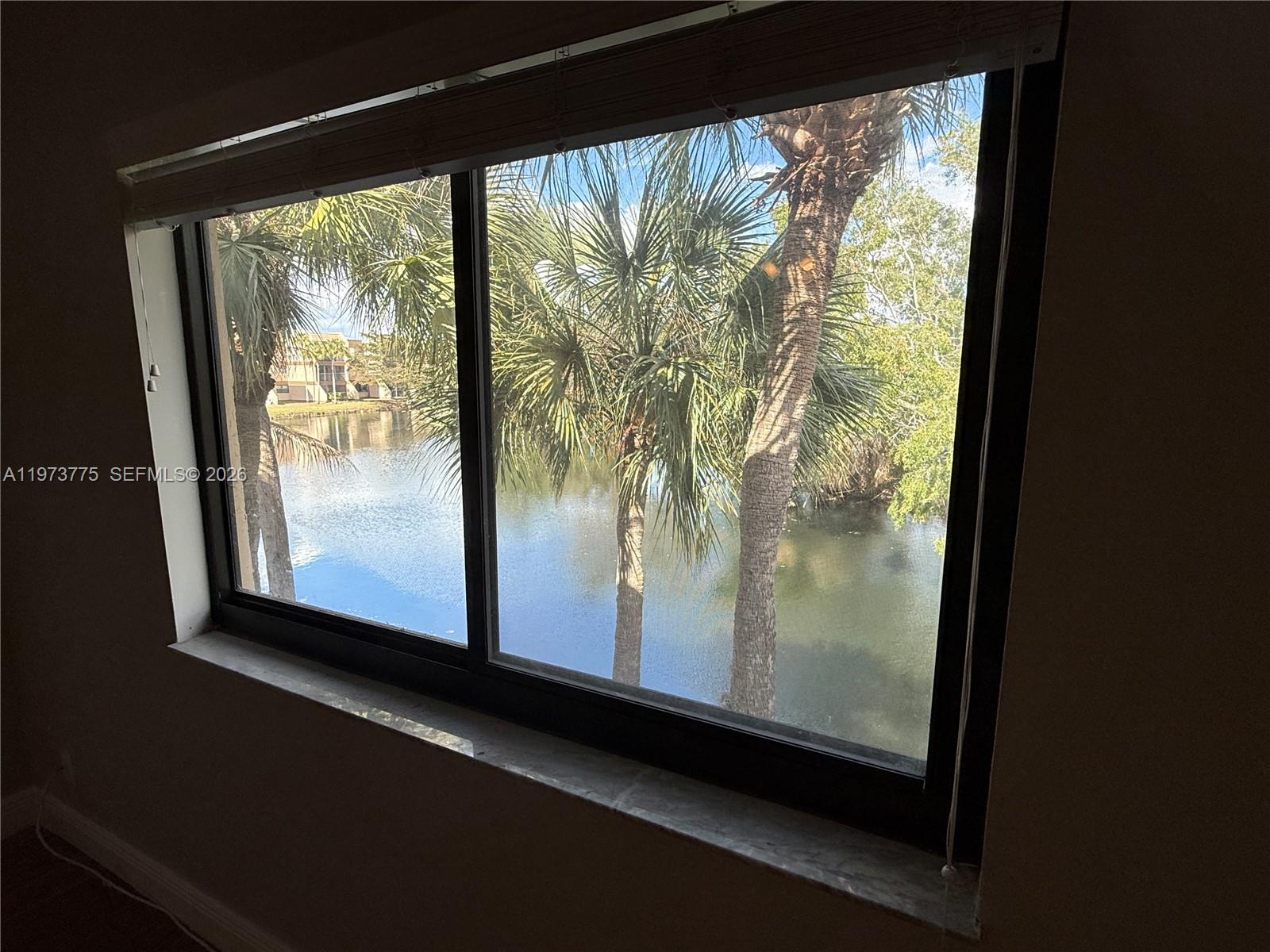 RACQUET CLUB APTS AT BONA - Residential