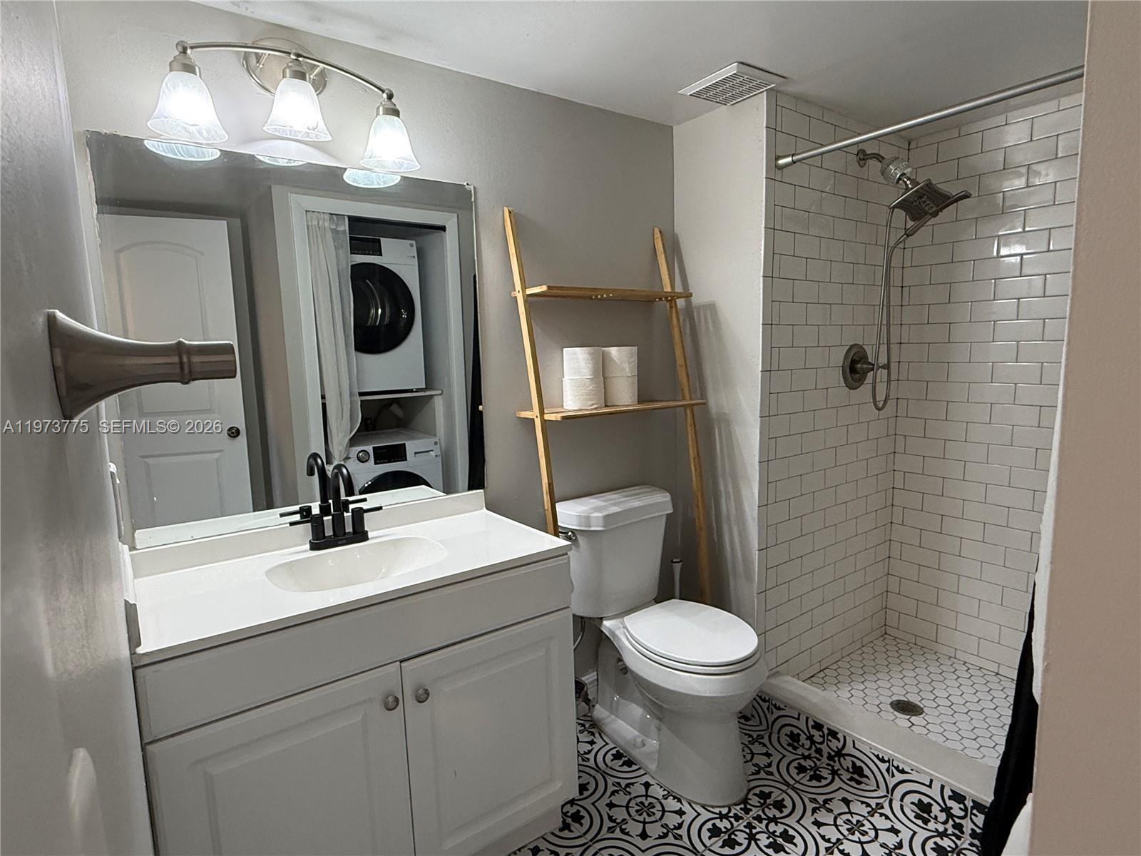 RACQUET CLUB APTS AT BONA - Residential