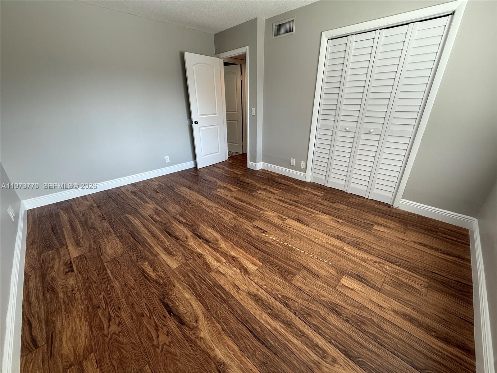 RACQUET CLUB APTS AT BONA - Residential