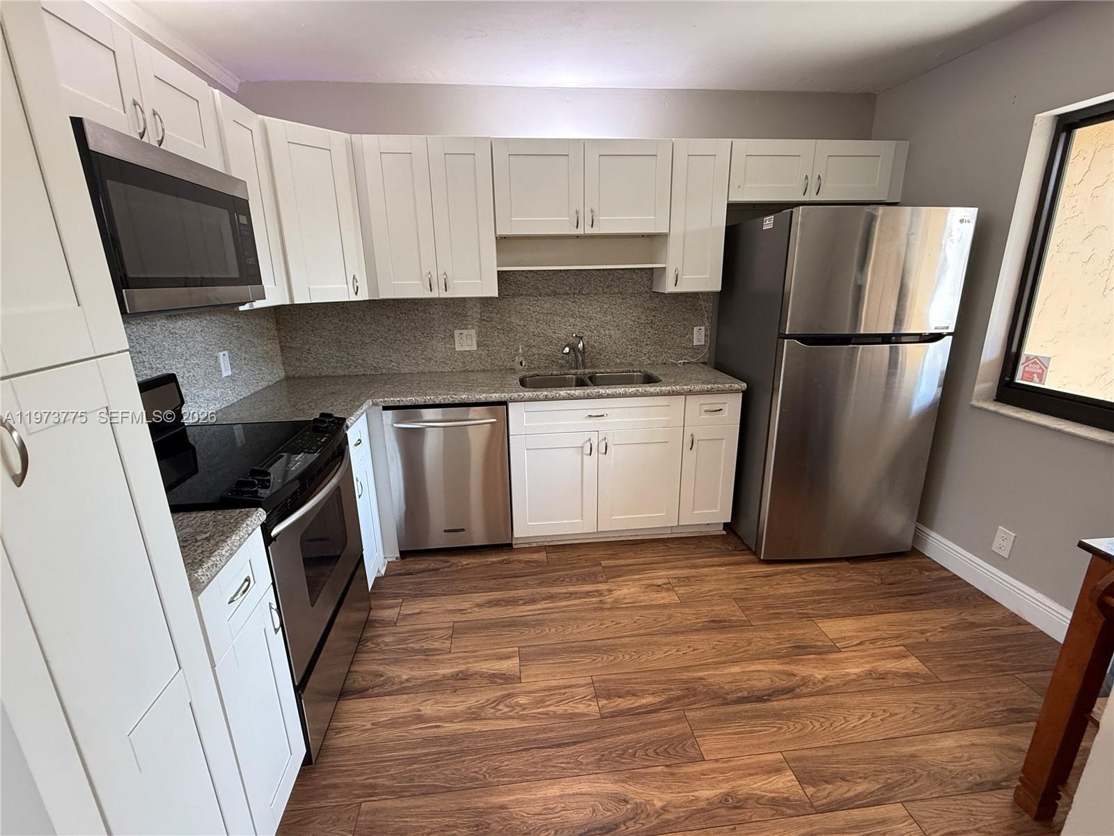 RACQUET CLUB APTS AT BONA - Residential