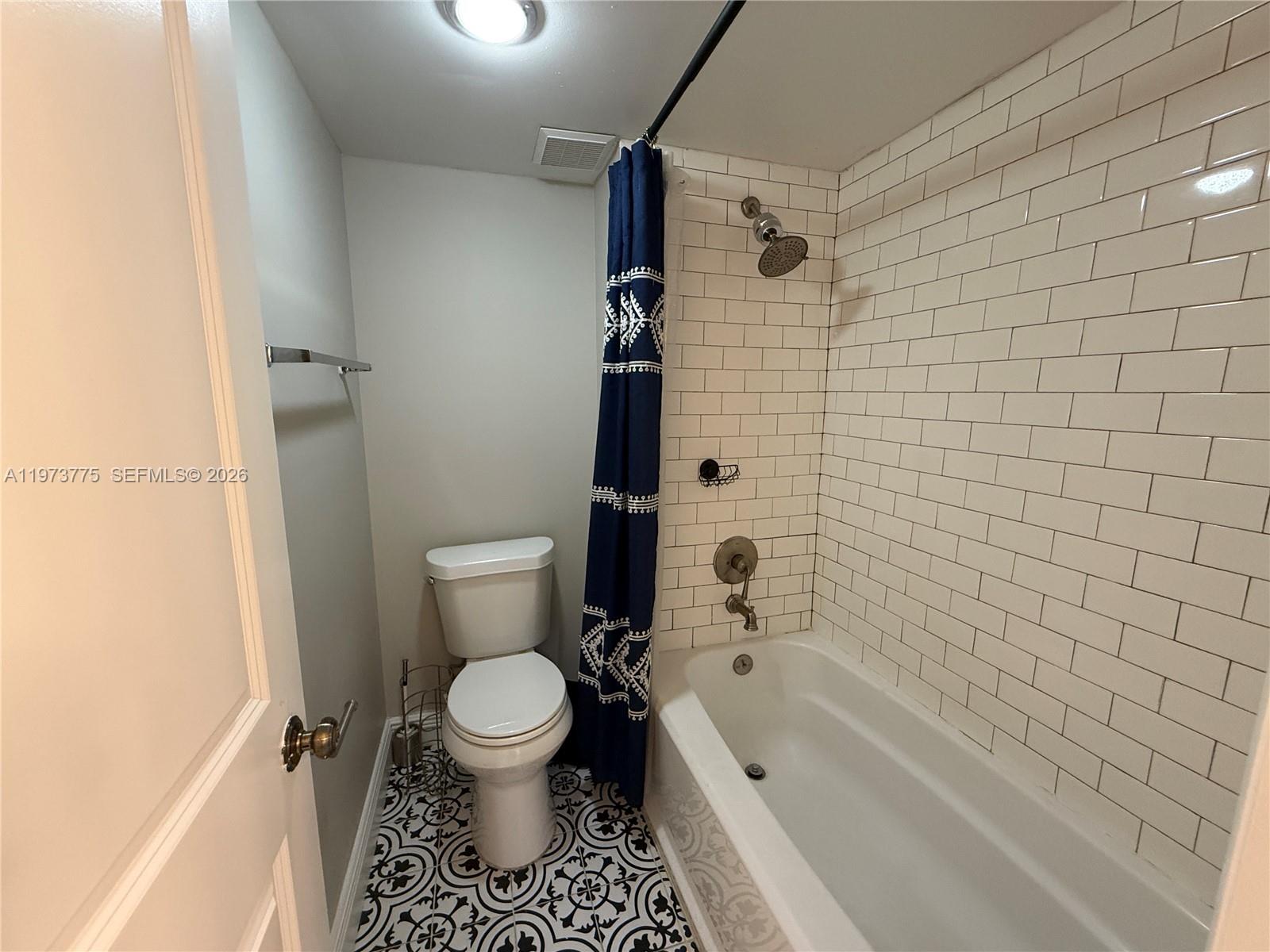 RACQUET CLUB APTS AT BONA - Residential