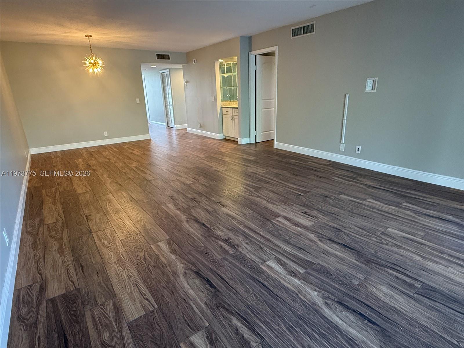 RACQUET CLUB APTS AT BONA - Residential