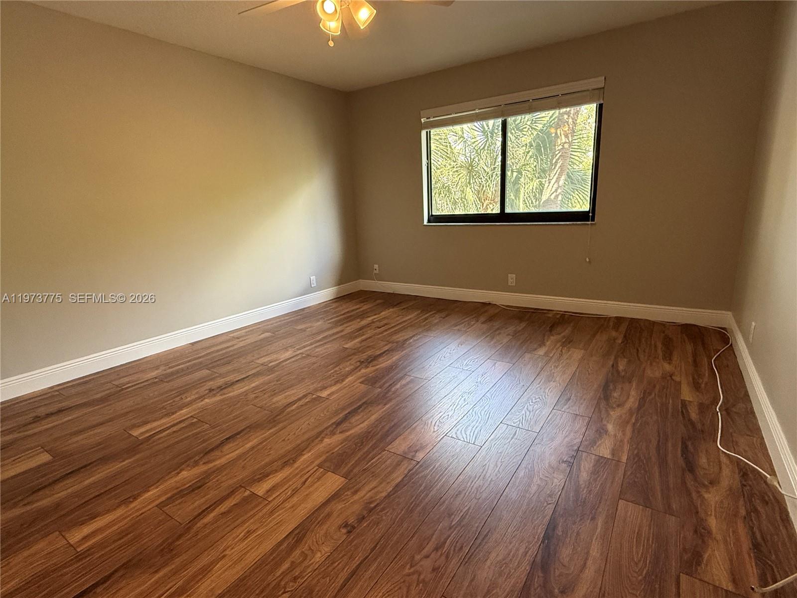 RACQUET CLUB APTS AT BONA - Residential