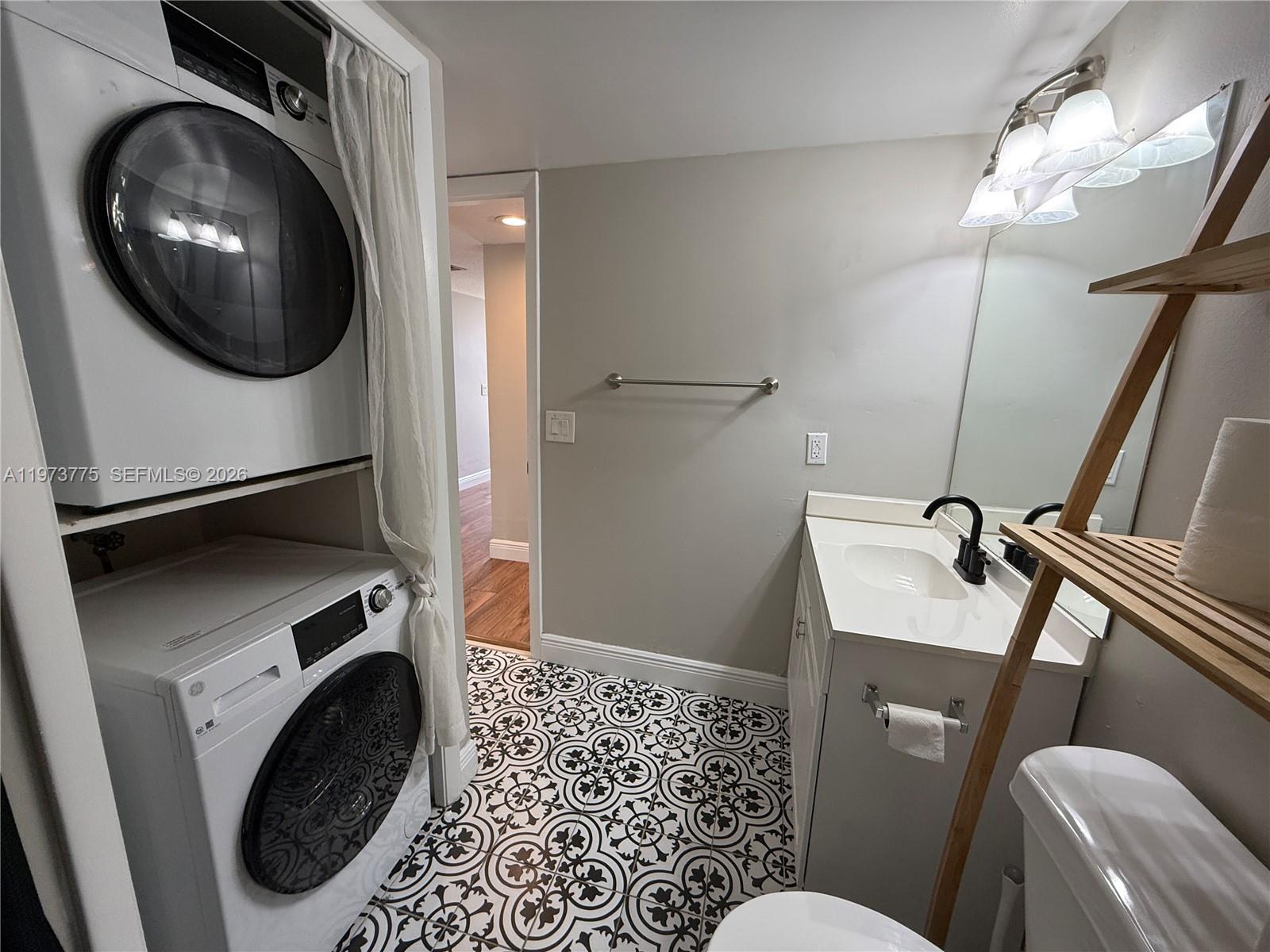 RACQUET CLUB APTS AT BONA - Residential