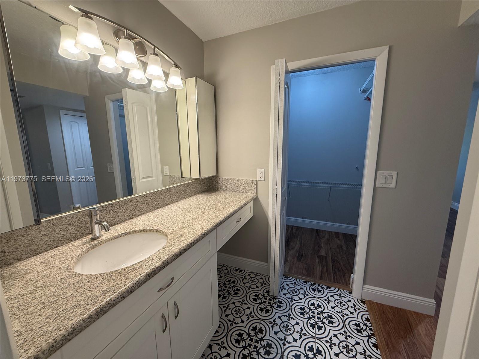 RACQUET CLUB APTS AT BONA - Residential