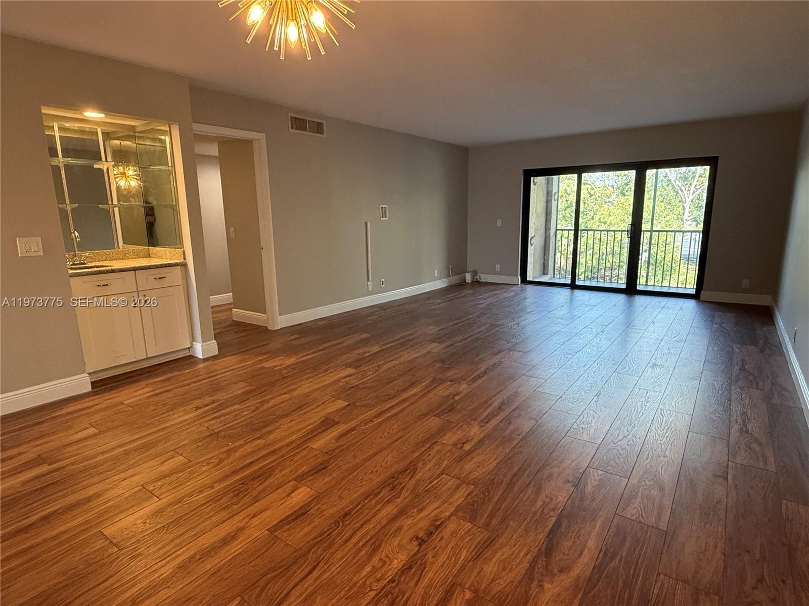 RACQUET CLUB APTS AT BONA - Residential