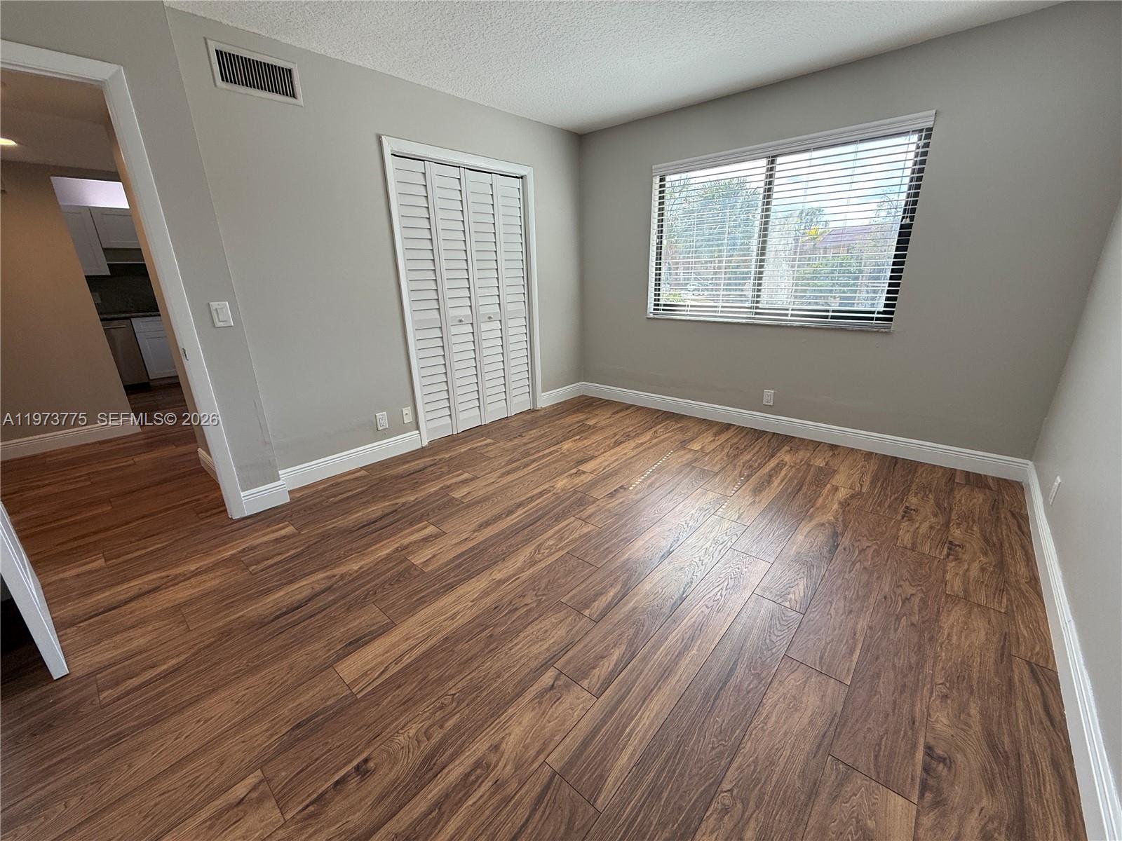 RACQUET CLUB APTS AT BONA - Residential