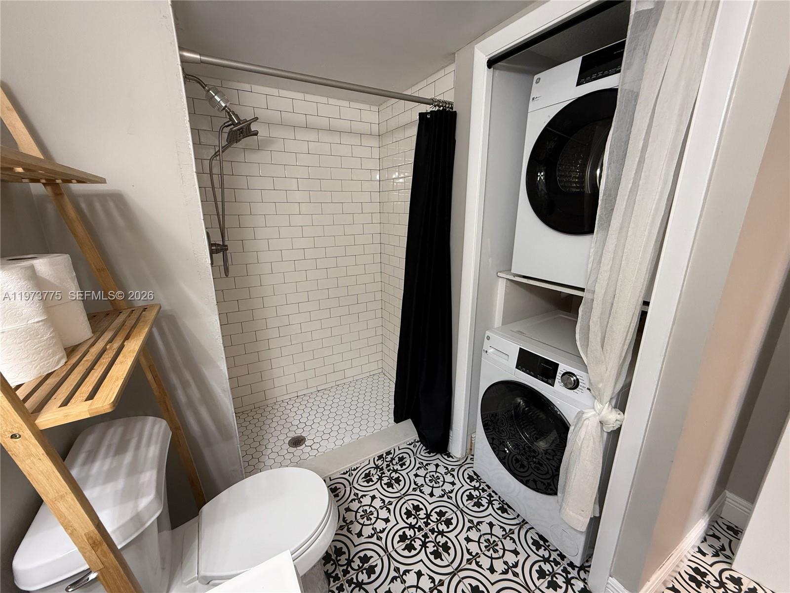 RACQUET CLUB APTS AT BONA - Residential