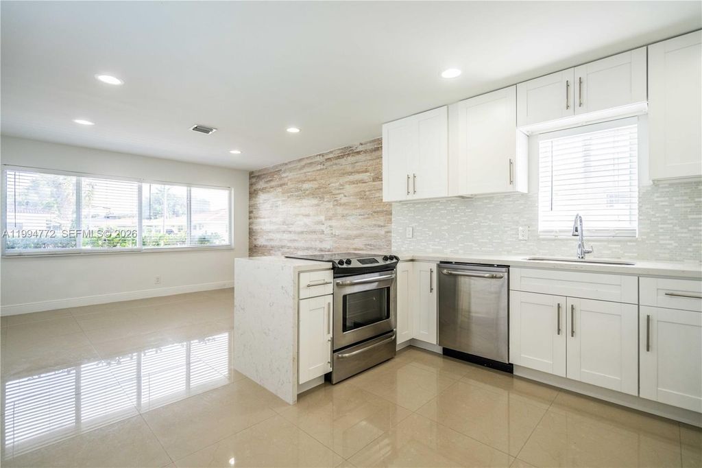 Photo of 2708 NE 32nd St #4, Fort Lauderdale, FL 33306 (MLS # A11994772)