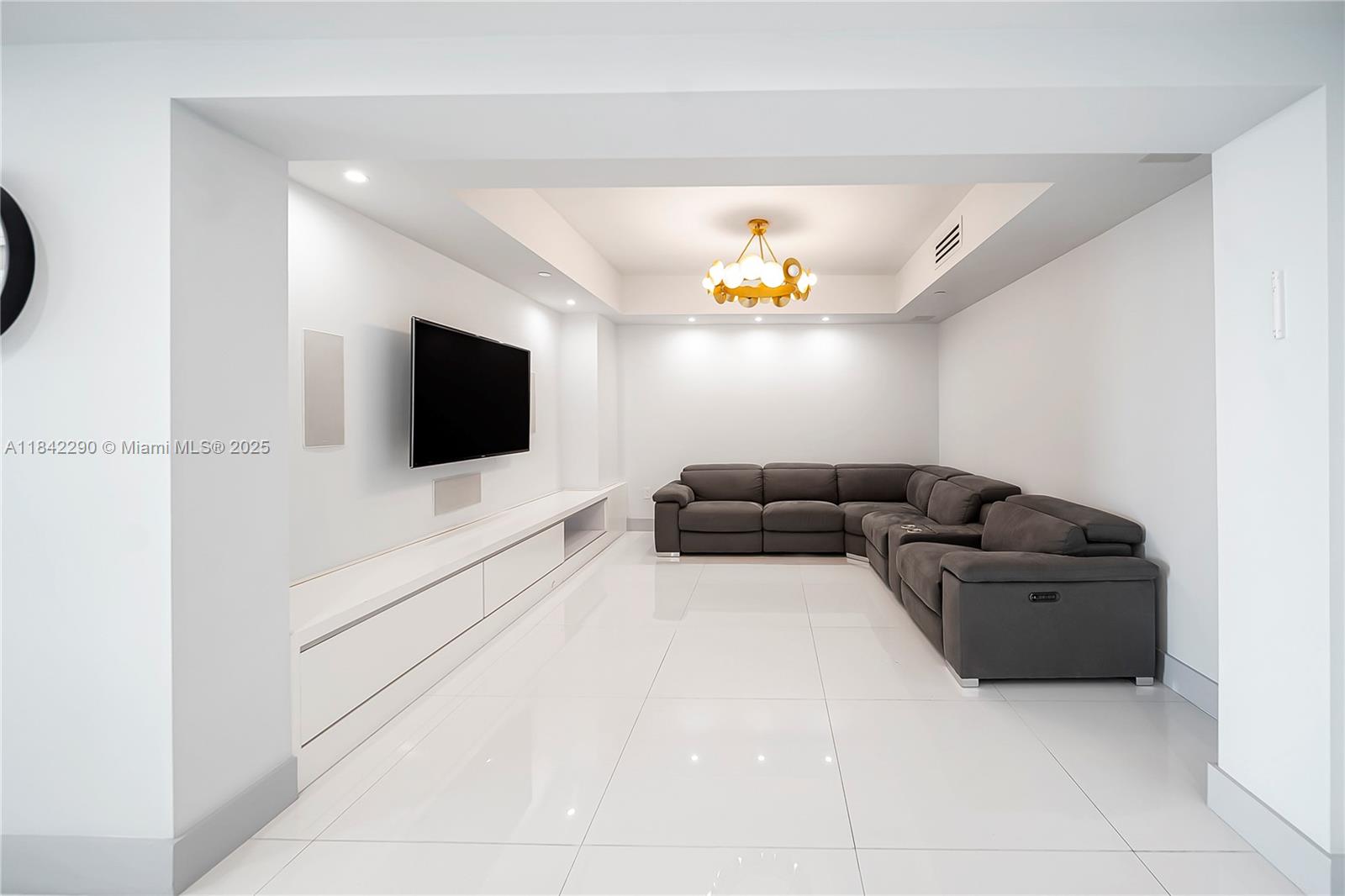 THE PENINSULA II CONDO - Residential