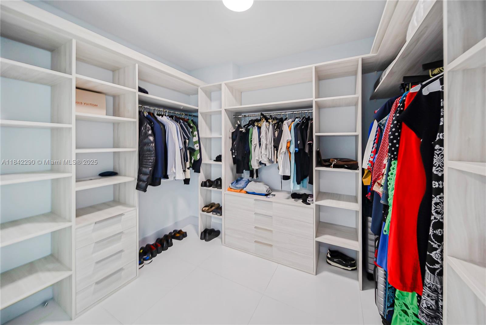 THE PENINSULA II CONDO - Residential