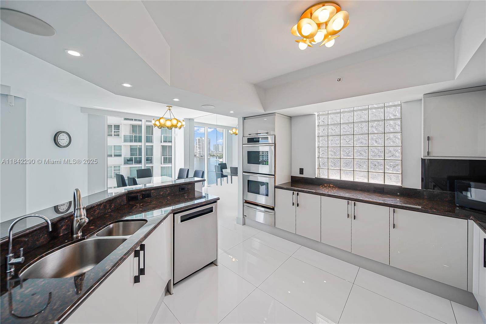 THE PENINSULA II CONDO - Residential