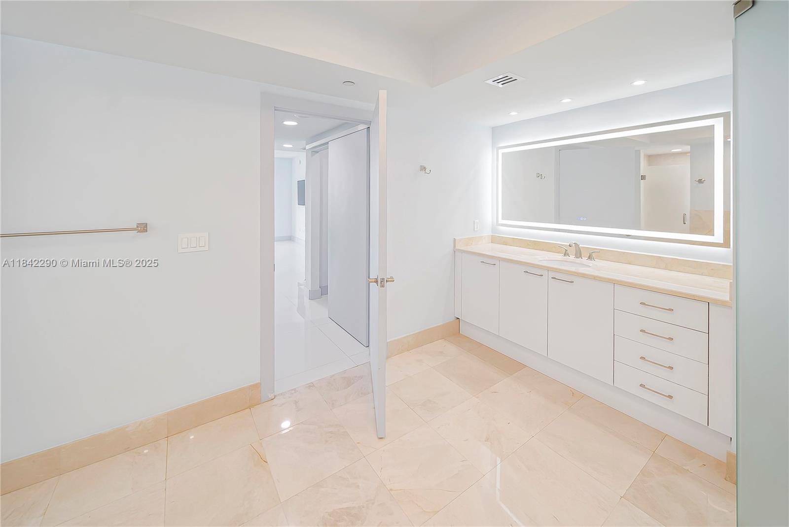 THE PENINSULA II CONDO - Residential