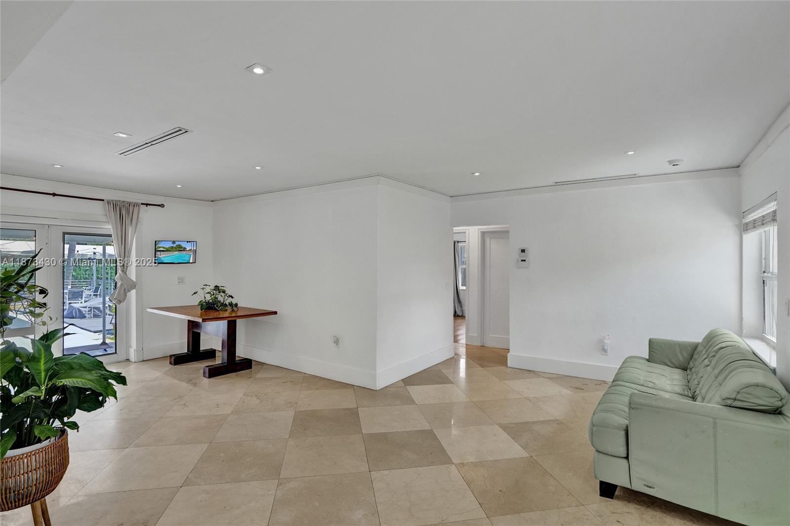 BISCAYNE GARDENS SEC E PA - Residential Lease