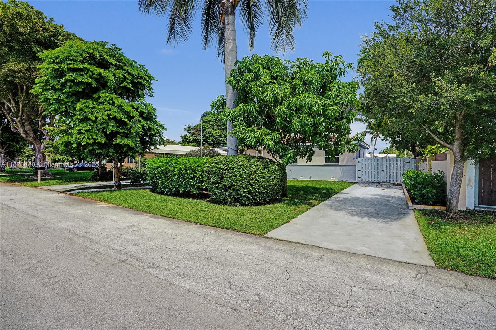 BISCAYNE GARDENS SEC E PA - Residential Lease