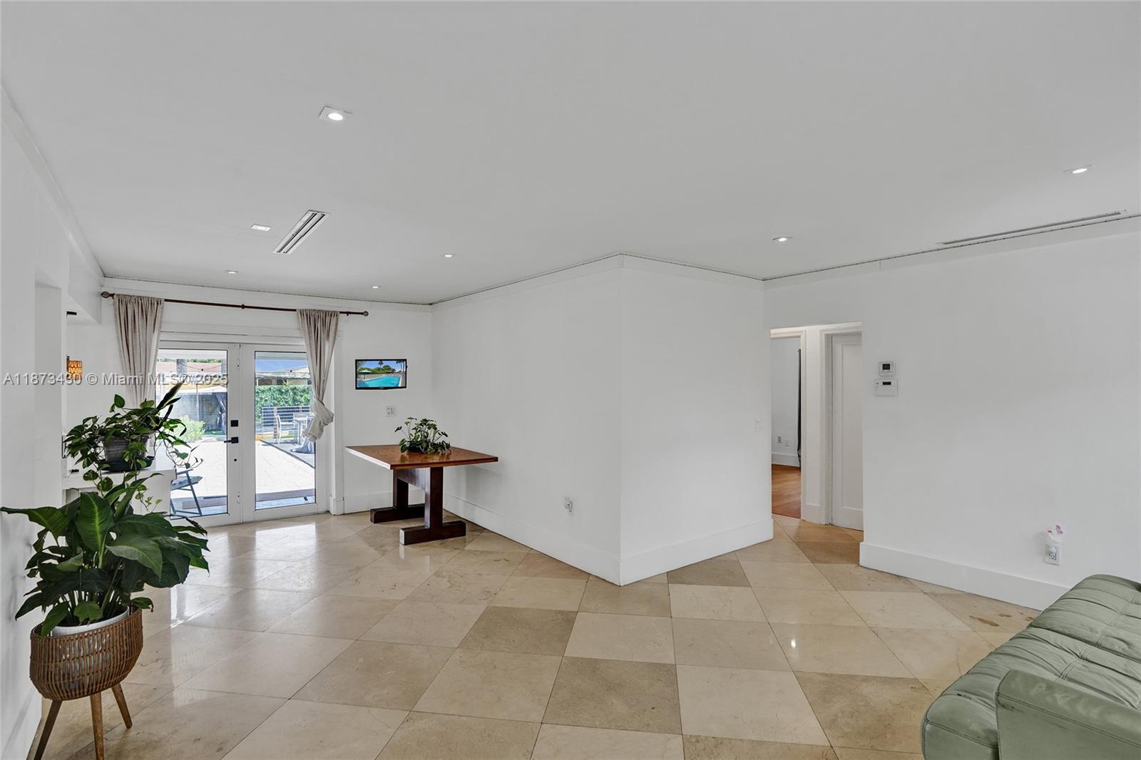 BISCAYNE GARDENS SEC E PA - Residential Lease