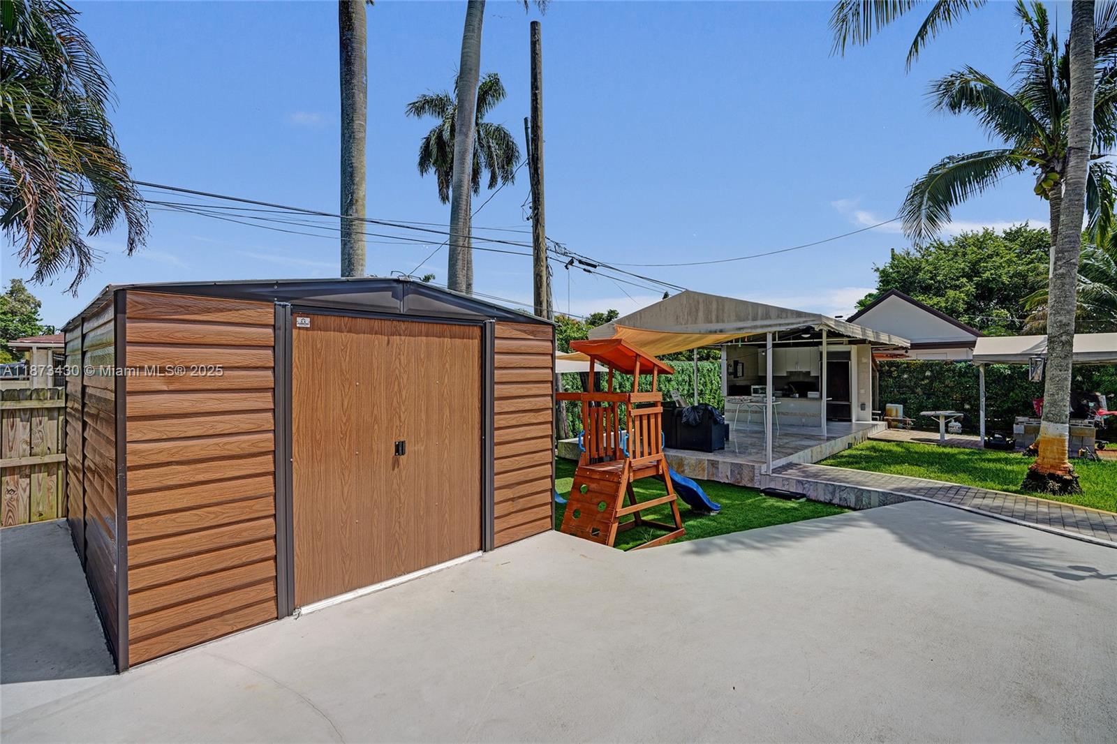 BISCAYNE GARDENS SEC E PA - Residential Lease