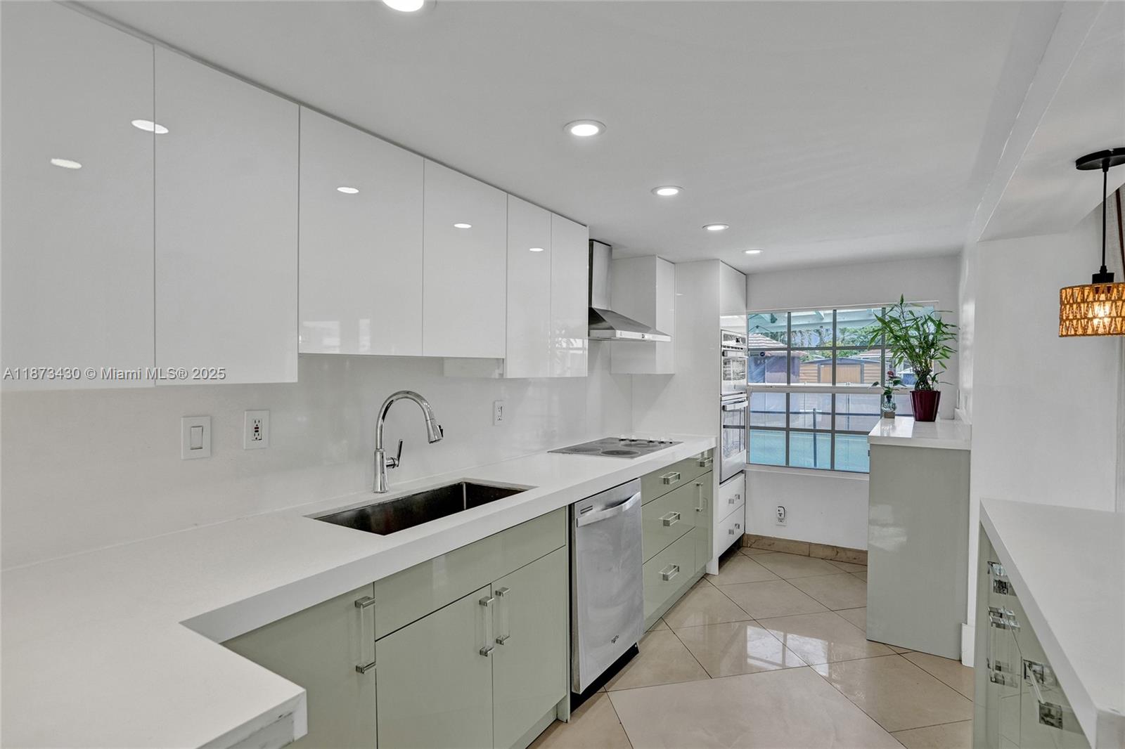 BISCAYNE GARDENS SEC E PA - Residential Lease