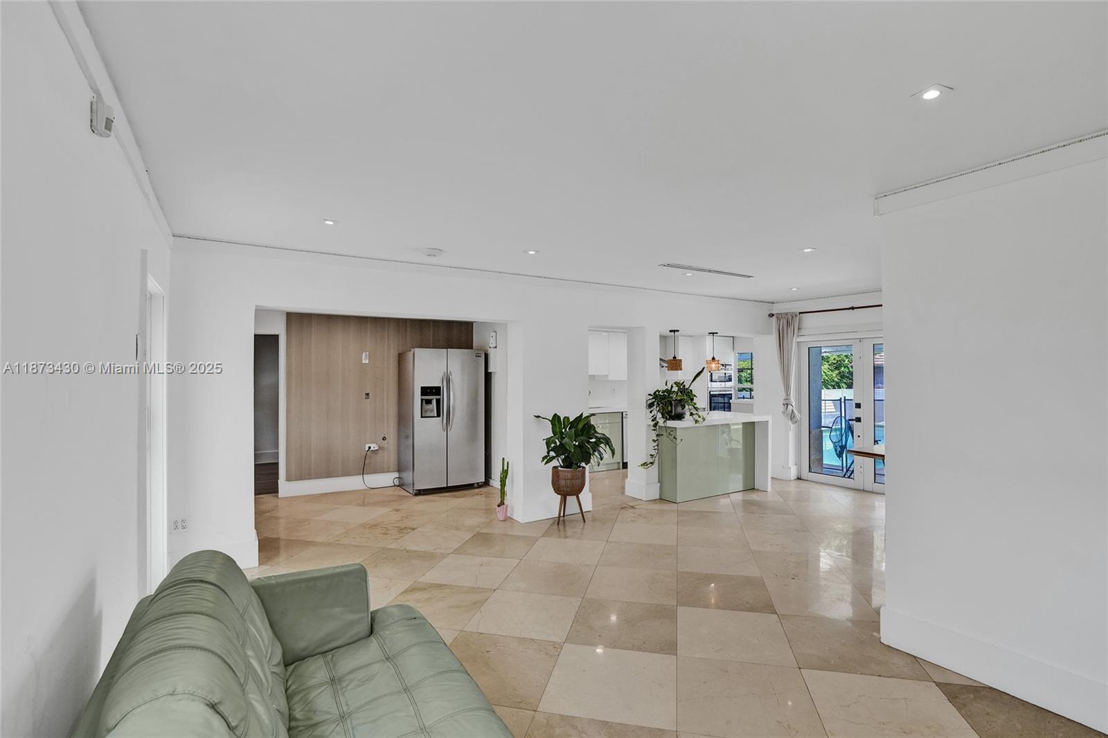 BISCAYNE GARDENS SEC E PA - Residential Lease