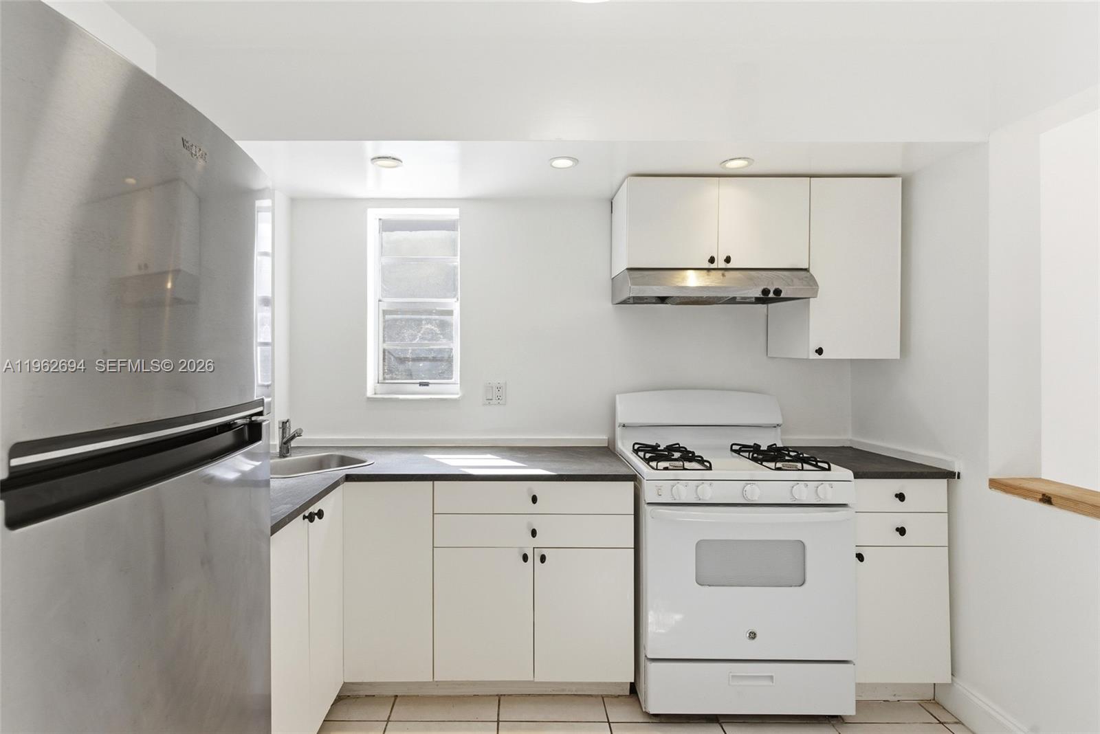 VILLAS OF PINECREST CONDO - Residential