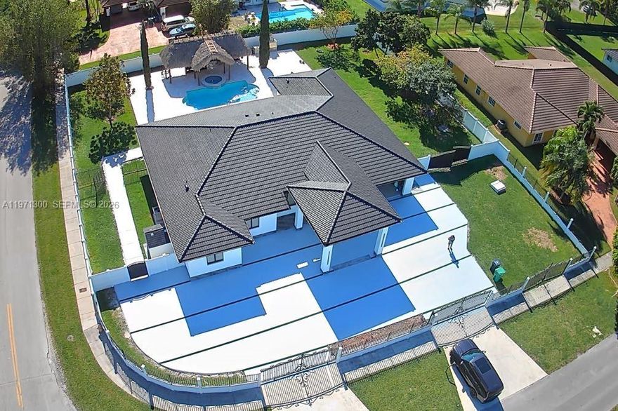 Miami Upper Level House . BIG LOT , MODERN , ALL NEW . Owner Agent , prequalification or proof of funds required before showings , 24 h notice .