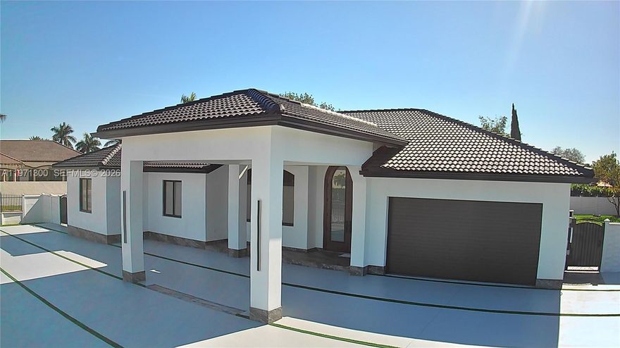 Miami Upper Level House . BIG LOT , MODERN , ALL NEW . Owner Agent , prequalification or proof of funds required before showings , 24 h notice .