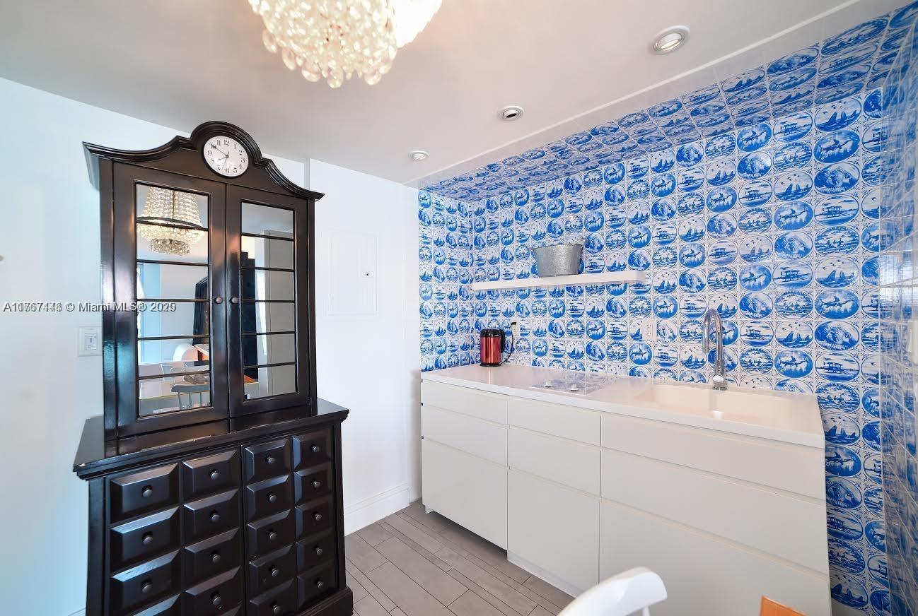 1100 West Ave 622