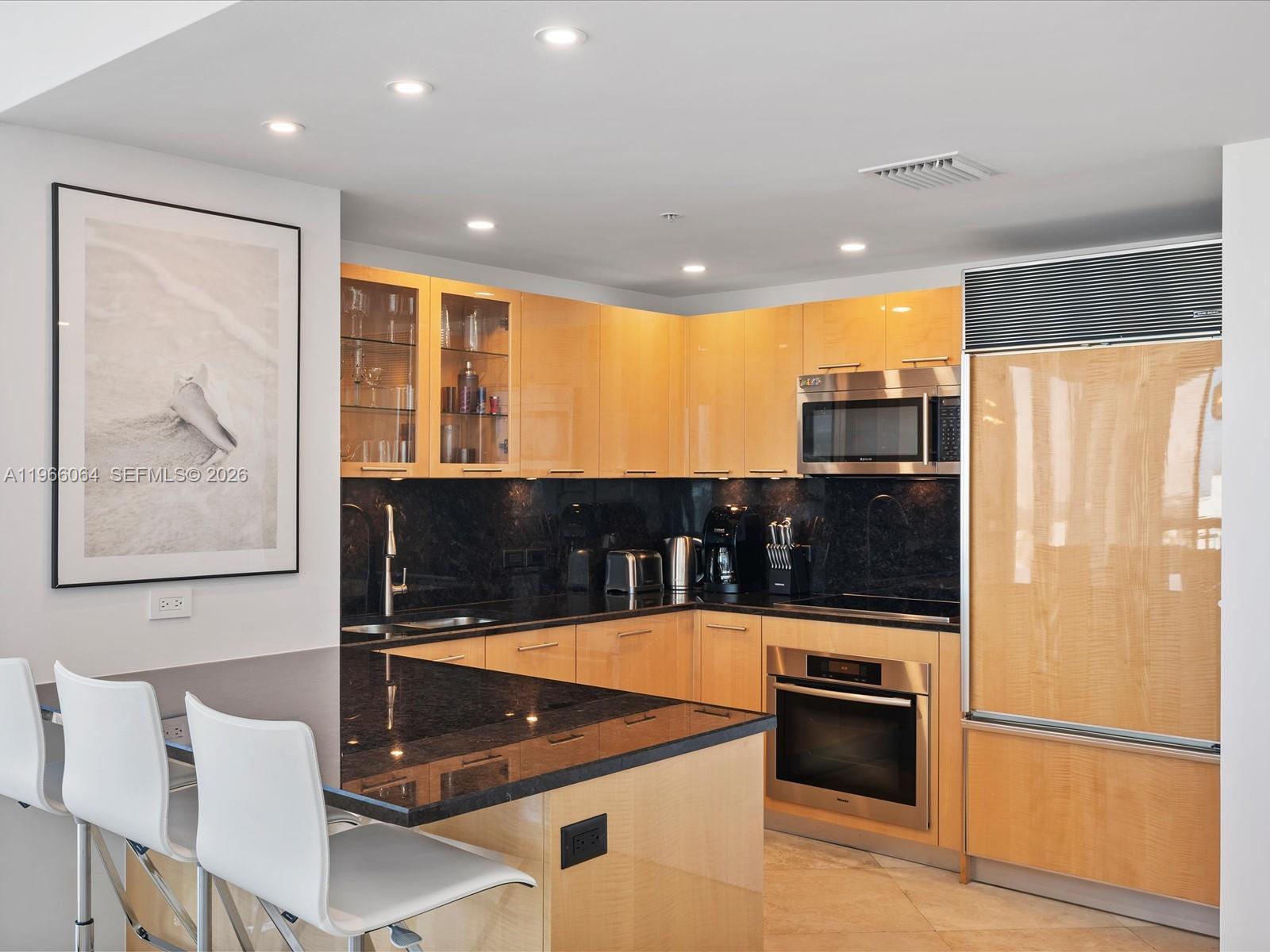 6899 Collins Ave 1704