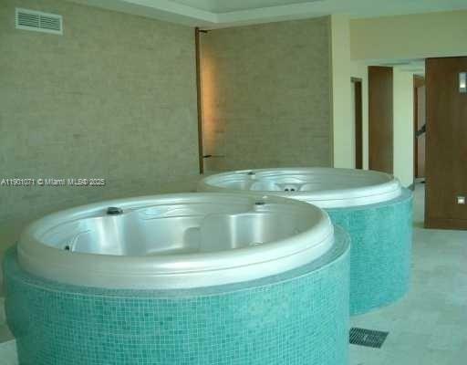 BRICKELL ON THE RIVER S T - Residential Lease