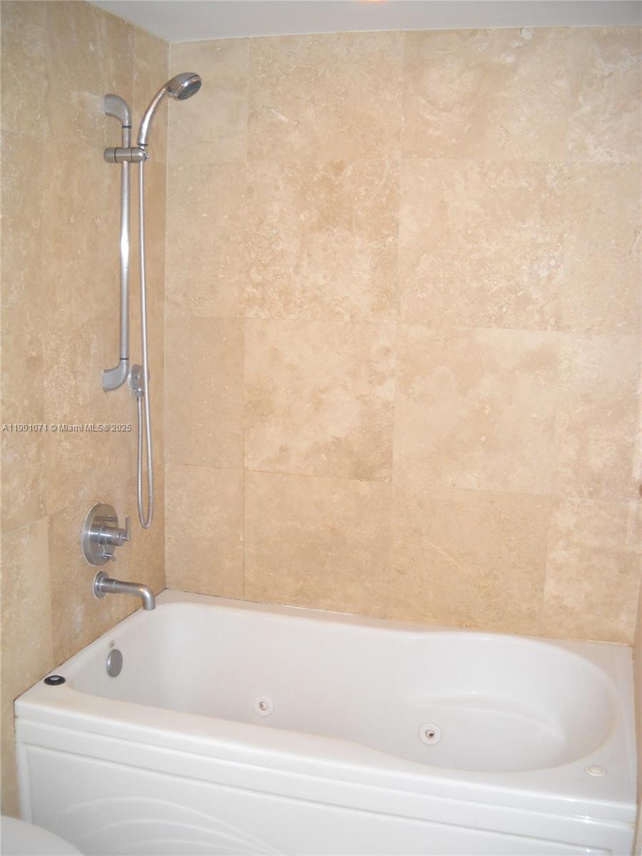 BRICKELL ON THE RIVER S T - Residential Lease