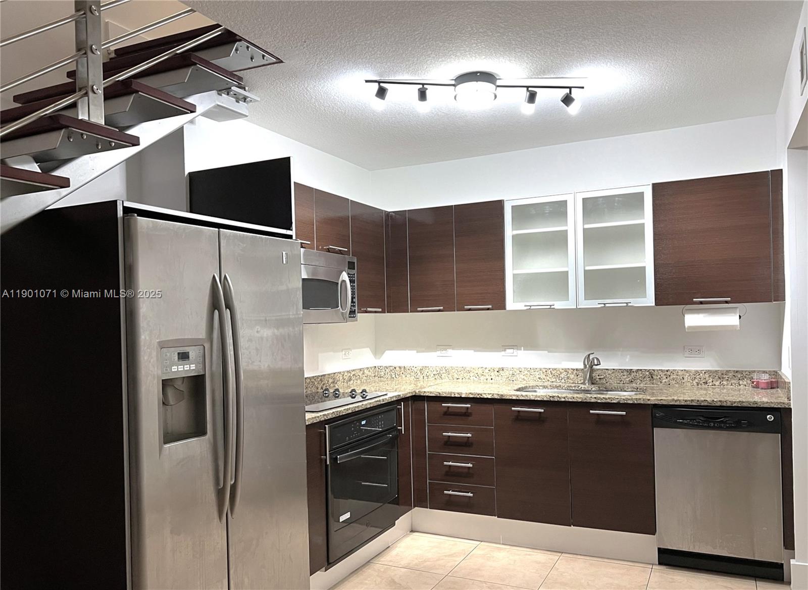 BRICKELL ON THE RIVER S T - Residential Lease