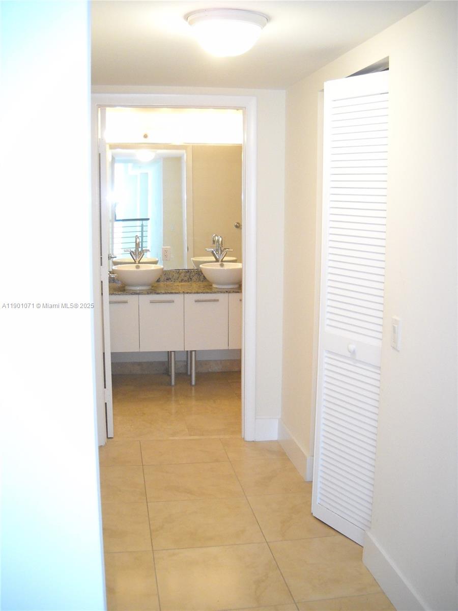 BRICKELL ON THE RIVER S T - Residential Lease