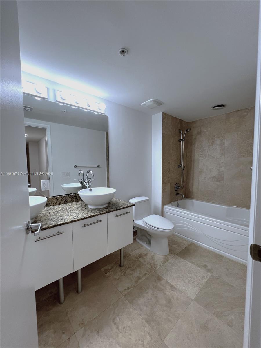 BRICKELL ON THE RIVER S T - Residential Lease