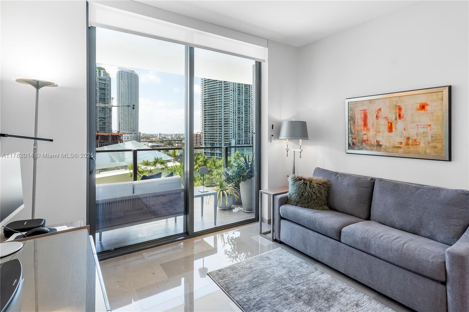 REACH CONDO - Residential