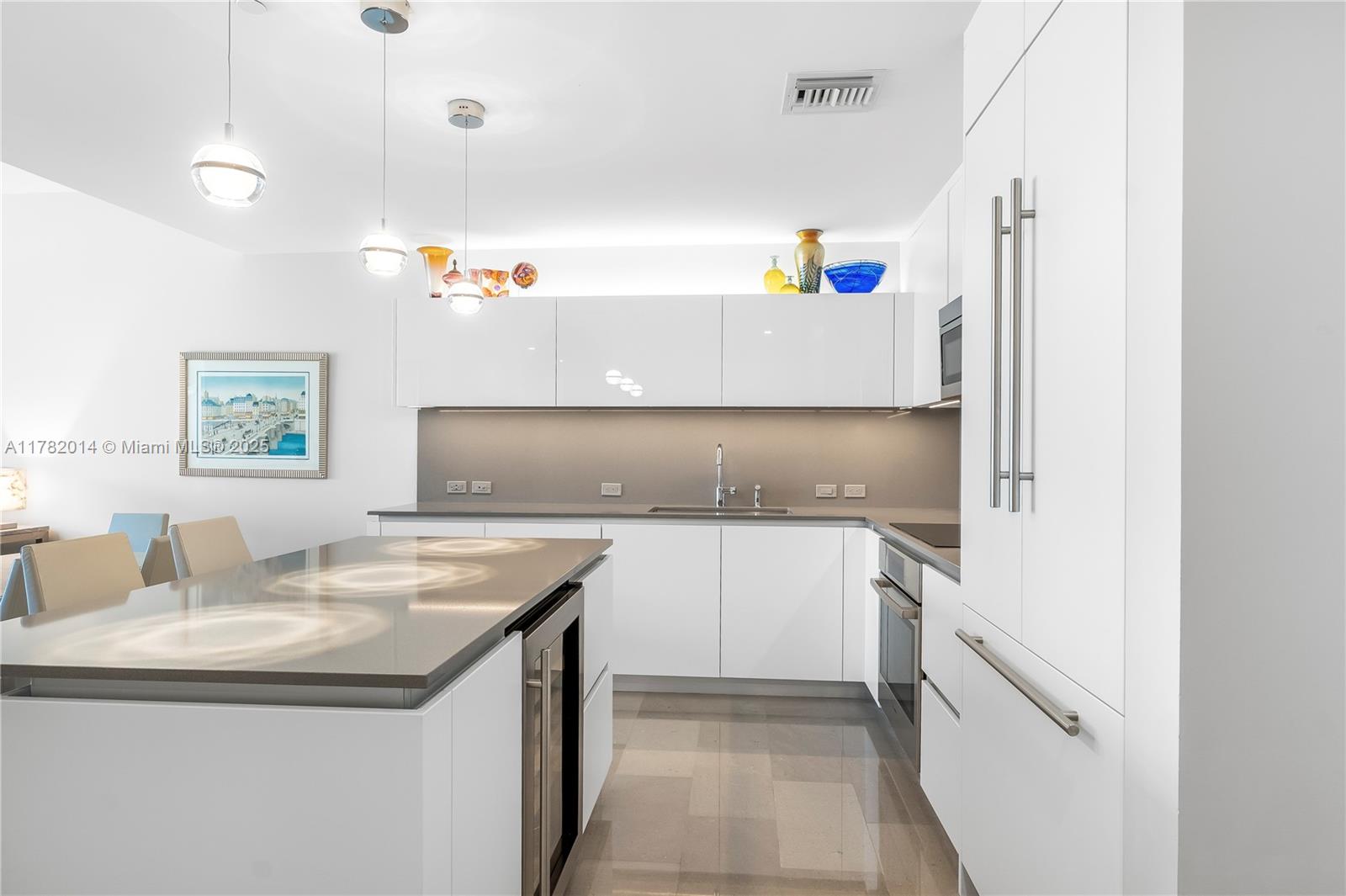 REACH CONDO - Residential
