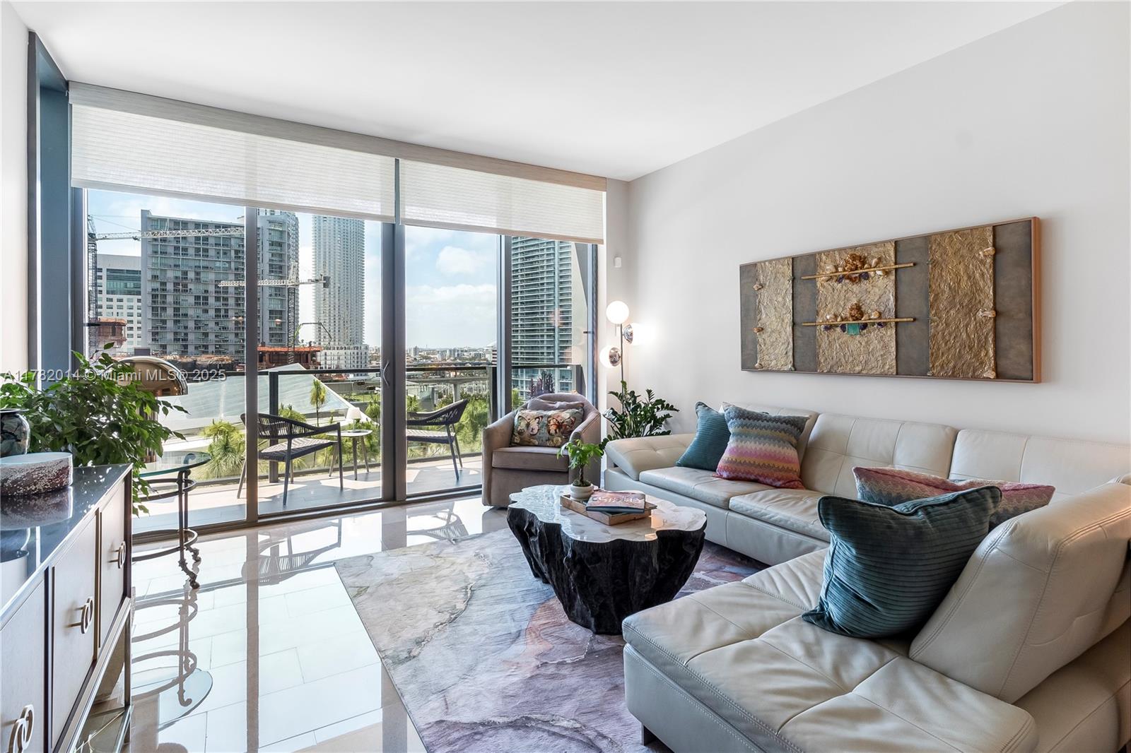 REACH CONDO - Residential