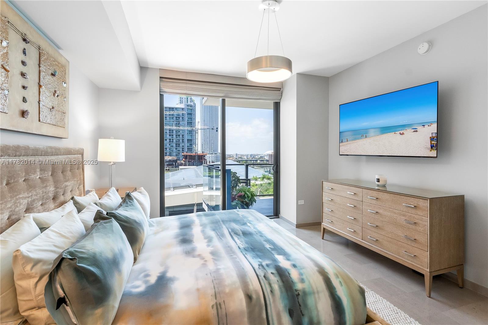 REACH CONDO - Residential