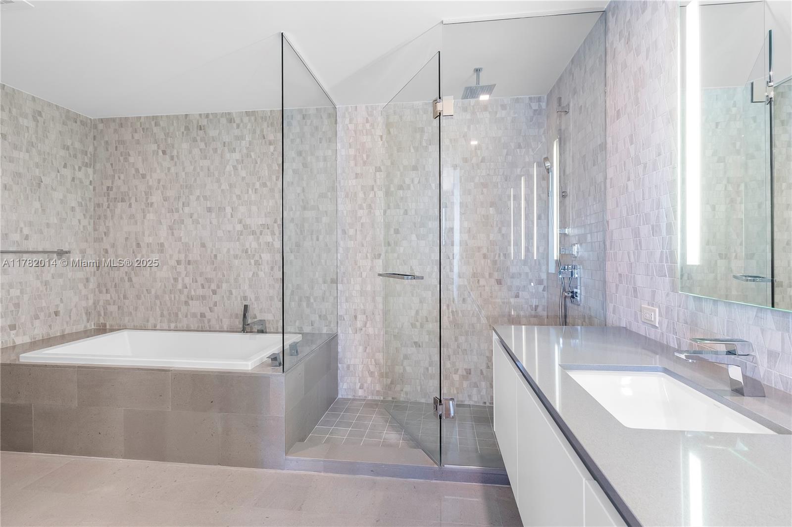 REACH CONDO - Residential
