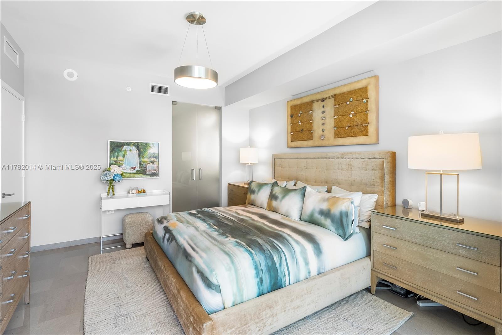 REACH CONDO - Residential