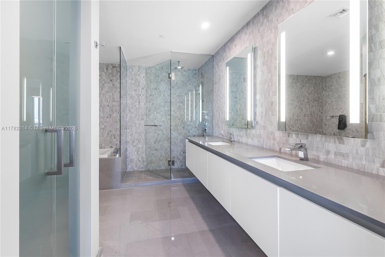 REACH CONDO - Residential