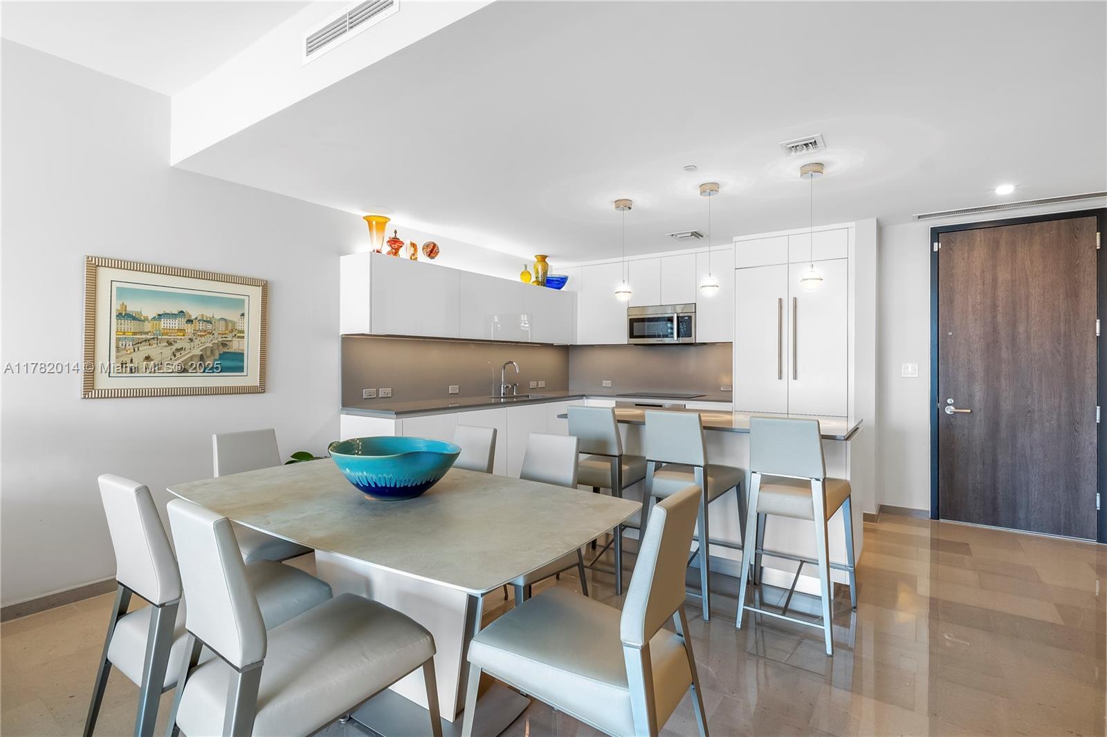 REACH CONDO - Residential